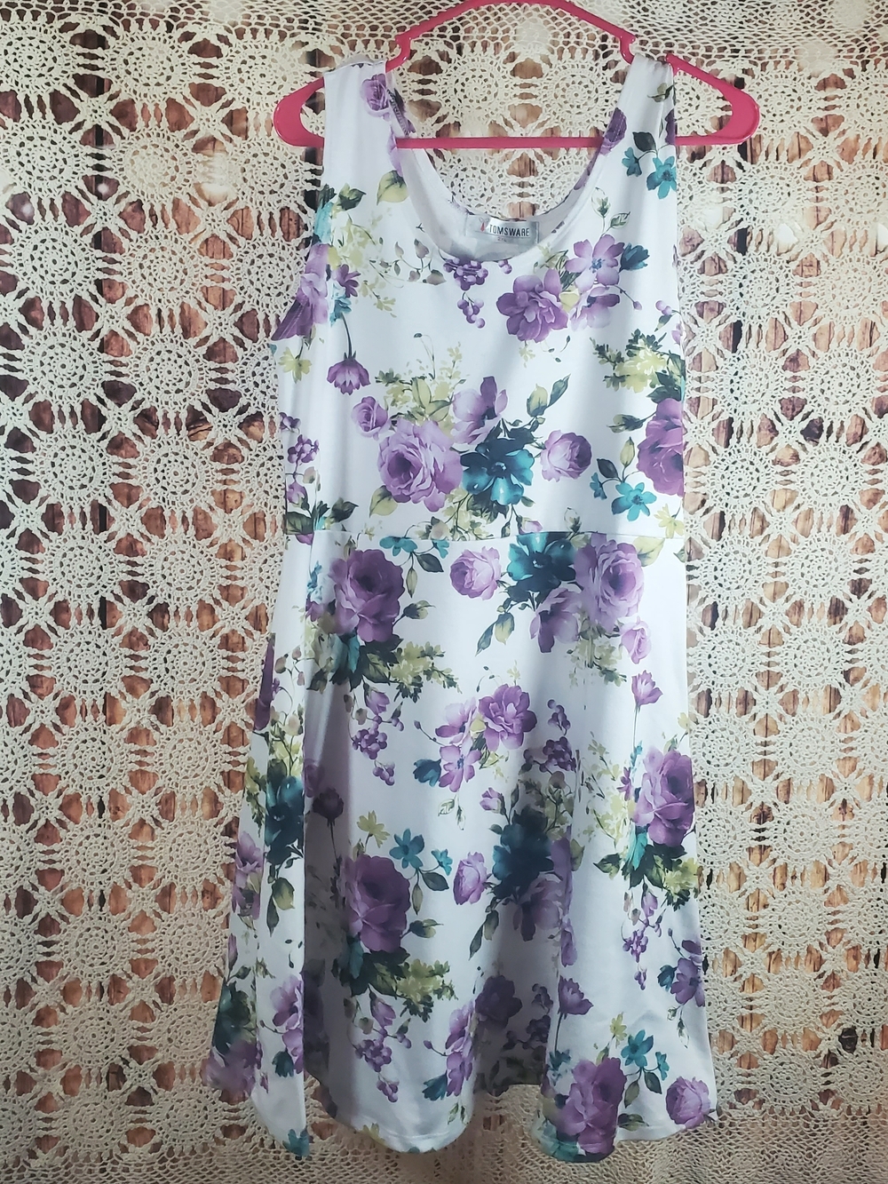 Floral Sleeveless Midi Dress in White and Purple